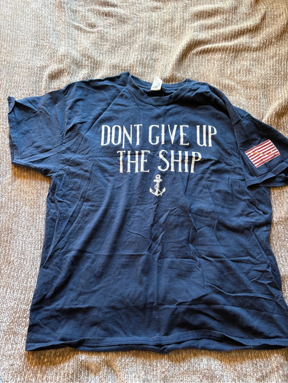 XL Gildan Don’t Give Up the Ship Yee